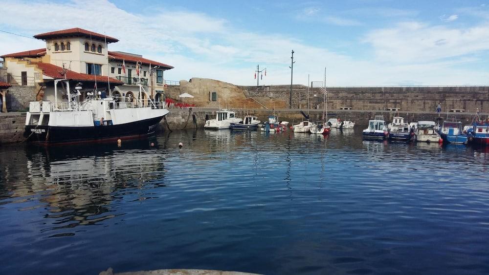 El Tejo De Comillas Eksteriør bilde